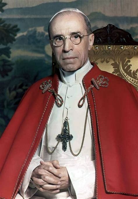 Tematica foto di Pio XII che riflette durante la guerra