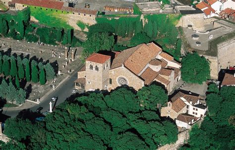 Veduta panoramica del colle di San Giusto con la cattedrale e il castello