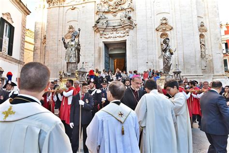 Processione con statue d'argento di San Martino e Santa Comasia a Martina Franca