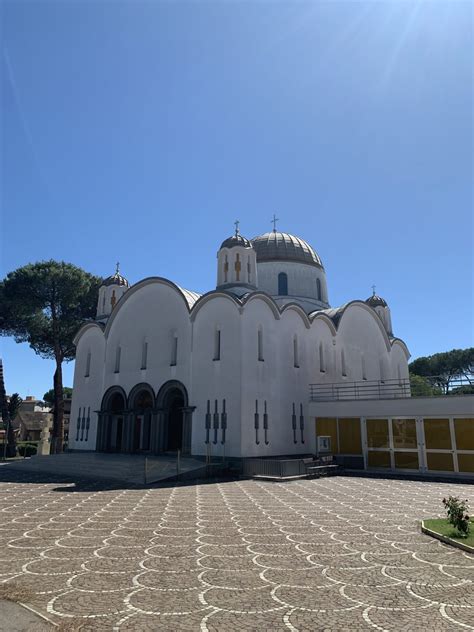 Una veduta esterna della Basilica di Santa Sofia a Roma