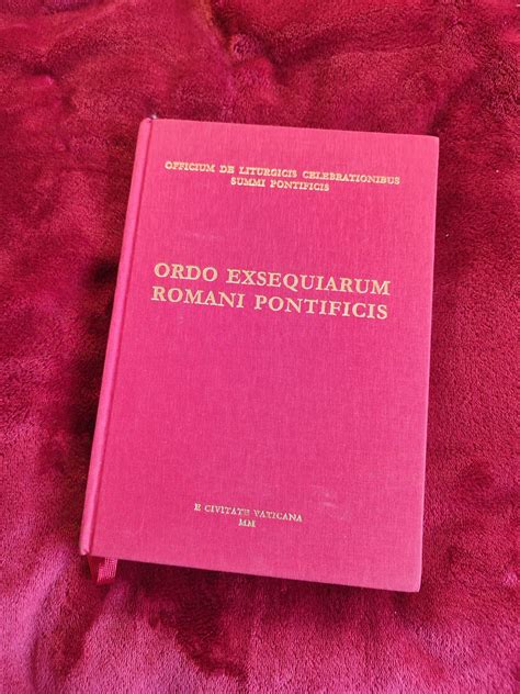 Copertina del libro liturgico Ordo Exsequiarum Romani Pontificis