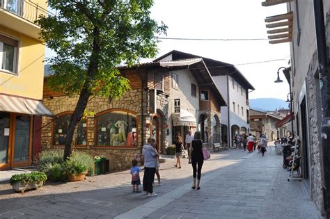 Antica torre-fortificazione nel centro storico di Borno