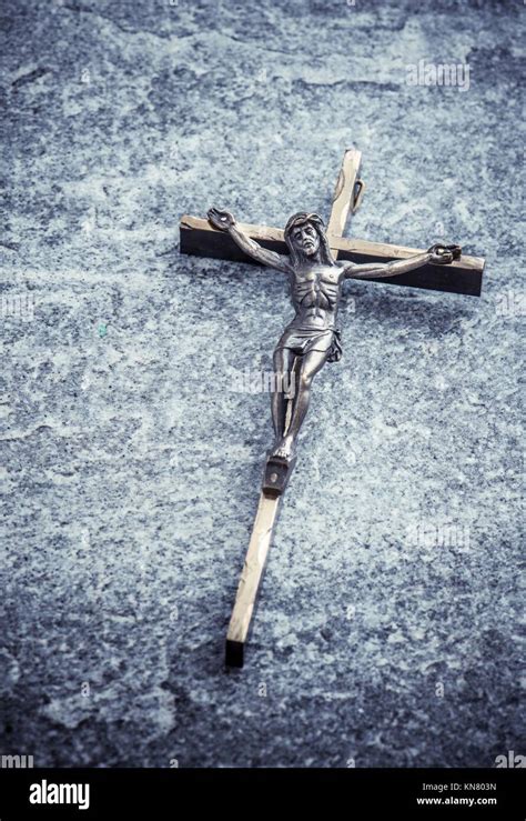 La Croce capovolta: antico simbolo della fede cristiana