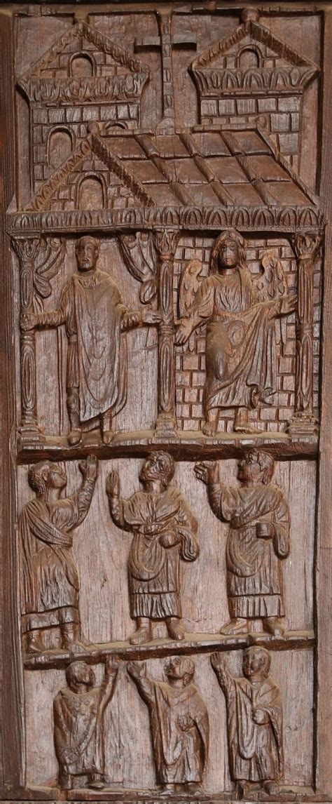 Dettaglio della porta della Basilica di Santa Sabina con raffigurazione della Crocifissione