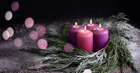 Detailed photo of an Advent wreath with four lit candles, beautifully decorated for Christmas preparation