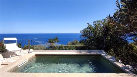 Foto della piscina panoramica dell'Hotel Arcangelo con vista sulle isole