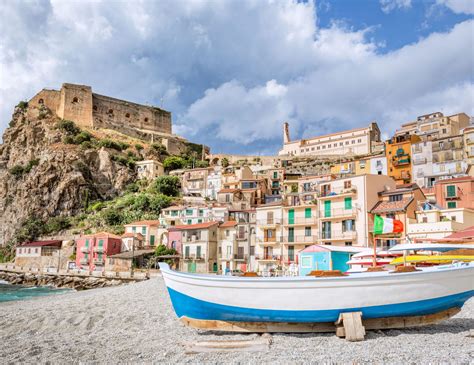 Foto di un tipico borgo eoliano a Salina