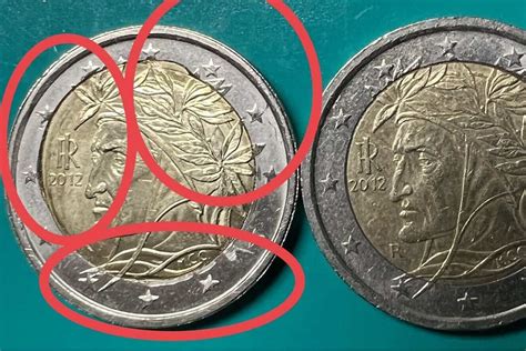 Esempi di monete con errori di conio, come le 500 lire con bandiere