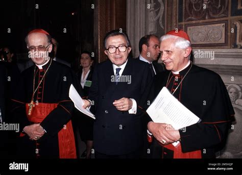 Cardinal Camillo Ruini durante una conferenza
