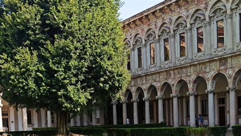 illustrazione di una vecchia università tecnica italiana