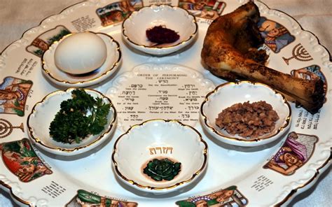 Tavola del Seder per Pesach