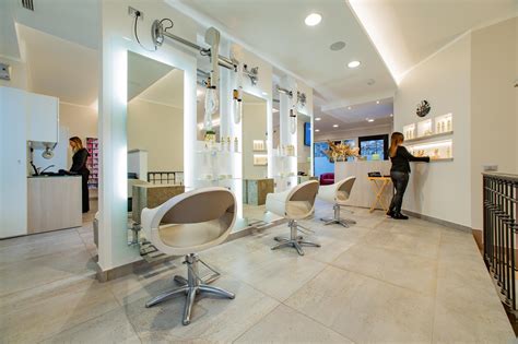 Foto esterna o dell'insegna del salone La Femme Parrucchieri Estetica a Santa Maria di Sala