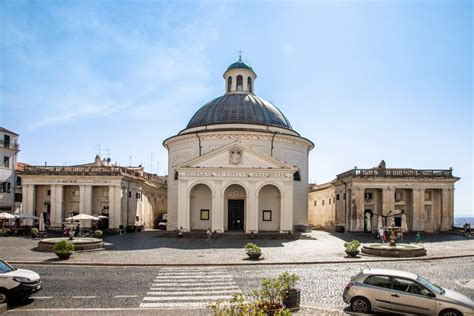 Vista panoramica di Ariccia con evidenziate le principali strade vicine alla Scalinata Del Sacro Cuore.
