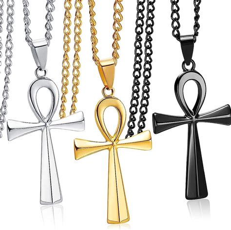 collana con croce come dono personale e simbolo di protezione