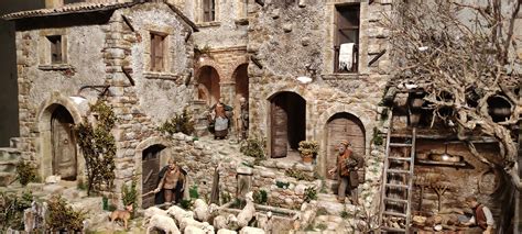 Scorcio del Chiostro monumentale con allestimento di presepi