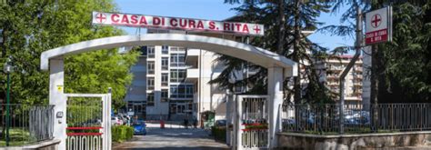Foto panoramica della facciata della Casa di Cura Santa Rita di Cirò Marina
