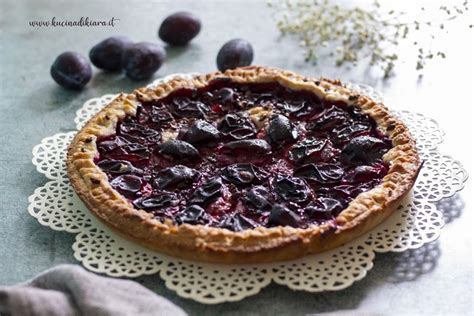 Illustrazione di una tradizionale crostata di prugne, legata al Digiuno ginevrino