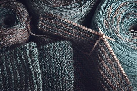 Schema comparativo: proprietà termiche e traspiranti della fibra di bambù rispetto ai tessuti sintetici tradizionali