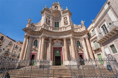 Dettaglio della facciata della Chiesa Collegiata con le terrecotte tardogotiche.