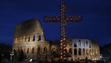 Via Crucis nel Colosseo