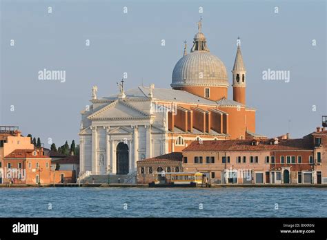 Facciata della Chiesa del Santissimo Redentore di Palladio a Venezia