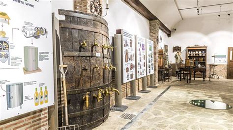 Interno del Museo del Vino con antichi strumenti