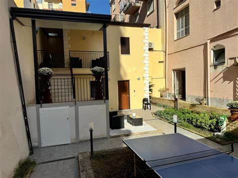 Foto esterna dell'edificio o ingresso indipendente dell'appartamento