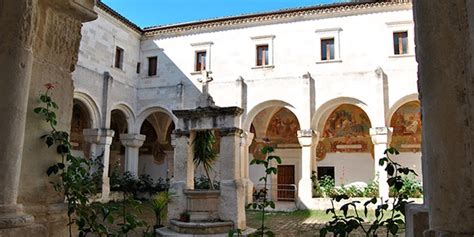 Foto del Chiostro di San Sebastiano a Gravina in Puglia