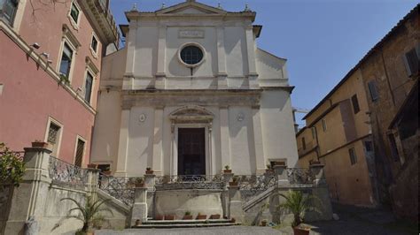 Veduta esterna della chiesa di San Lorenzo in Panisperna a Roma