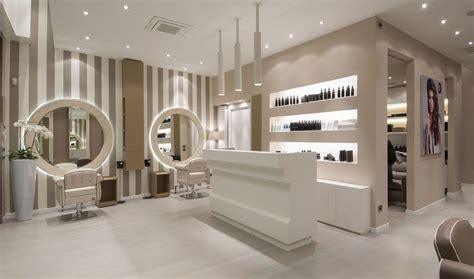 Interno di un salone di parrucchieri moderno