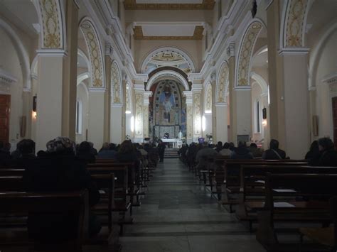 Interno della Cattedrale di Locri verso l'altare