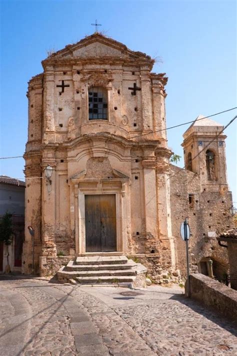 Esterno della Chiesa di Santa Caterina a Gerace Marina