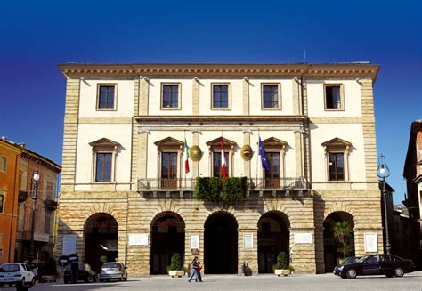 Facciata del Palazzo Comunale di Locri