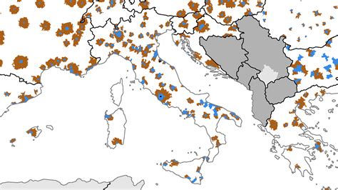 Mappa che evidenzia le aree geografiche di cui San Giacomo è patrono o foto simbolica di un pellegrino