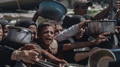Foto di bambini affamati in Yemen
