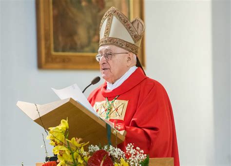 Foto storica del Vescovo Paolo Magnani con le prime Cooperatrici Pastorali Diocesane
