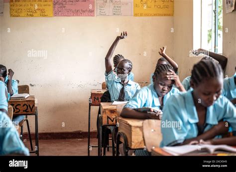 foto di studenti in una scuola missionaria in Kenya