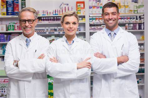 Ritratto del team di farmacisti e professionisti della farmacia