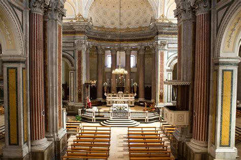 facciata della Concattedrale di San Michele Arcangelo a Terlizzi in stile neoclassico