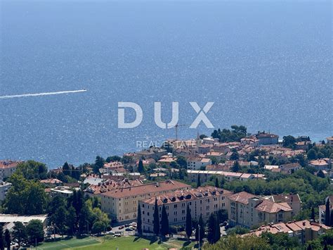 Foto panoramica dell'Hotel Galeb ad Abbazia con vista sul mare