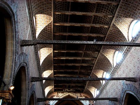 Dettaglio del soffitto ligneo a carena di nave capovolta della chiesa superiore di San Fermo Maggiore