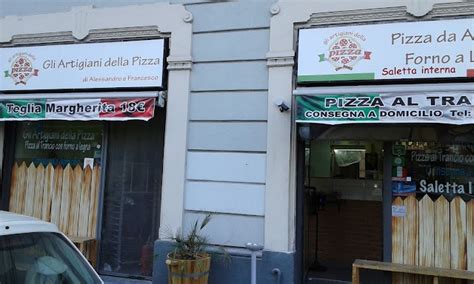 Foto esterna della Pizzeria Gli Artigiani in Via Santa Rita da Cascia con insegna