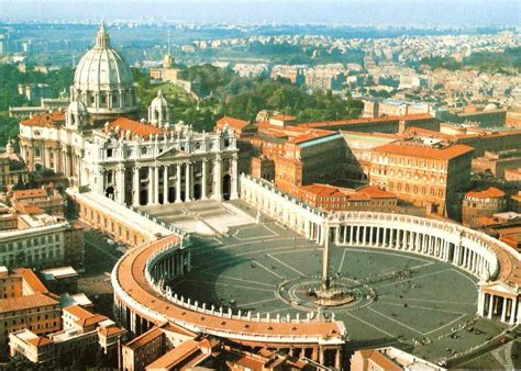 Vista aerea della Piazza San Pietro durante l'attesa della fumata del Conclave