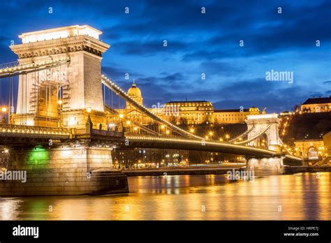 Foto del Ponte delle Catene a Budapest al tramonto