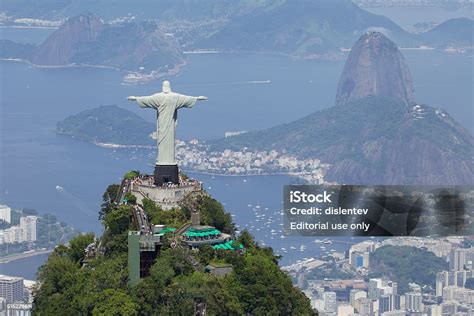 Veduta aerea del Cristo Redentore e del panorama di Rio de Janeiro