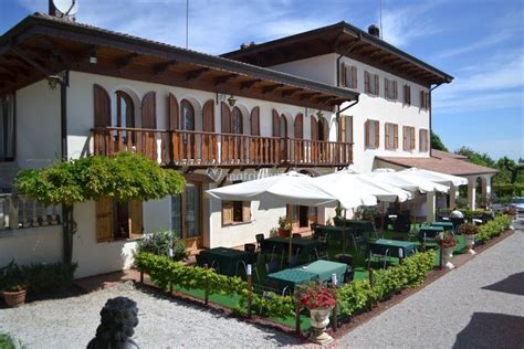 Ristorante La Parolina esterno casale vista panoramica