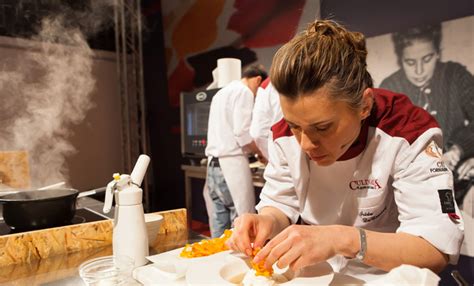 Iside De Cesare e Romano Gordini in cucina