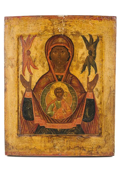 Dettaglio ravvicinato di un'icona russa del XVIII secolo raffigurante la Vergine Maria con il Bambino Gesù, con evidenza delle aureole dorate e delle iscrizioni greche.