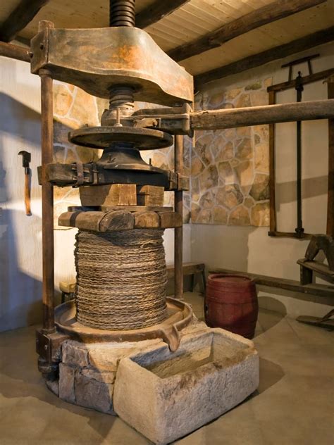Ricostruzione del Palmento e Frantoio Midolo con attrezzi d'epoca