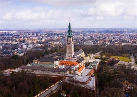 Veduta esterna del Santuario-fortezza di Jasna Góra a Częstochowa
